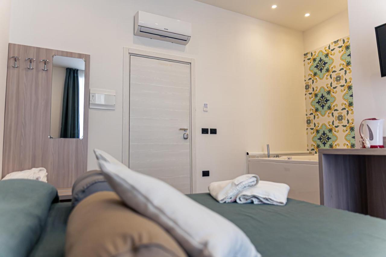 Residenza San Lorenzo Наполи Екстериор снимка